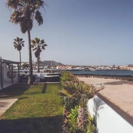 Villa Maluhia Beachfront-exterior Jacuzzi Sea View Corralejo