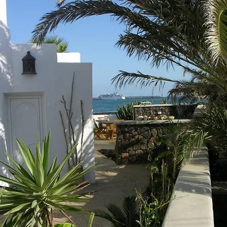 Maluhia Beachfront-exterior Jacuzzi Sea View Villa Corralejo