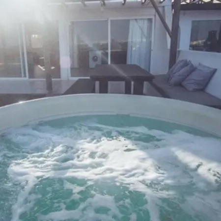 Villa Maluhia Beachfront-exterior Jacuzzi Sea View