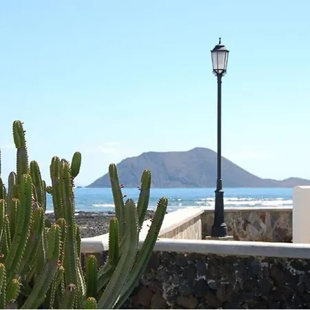 Maluhia Beachfront-exterior Jacuzzi Sea View *